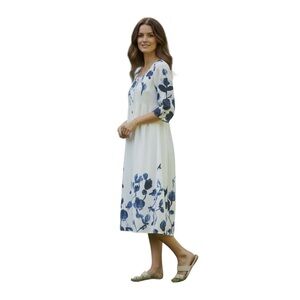 JustFashionNow White & Blue Floral Maxi Dress with 3/4 Sleeves size Small